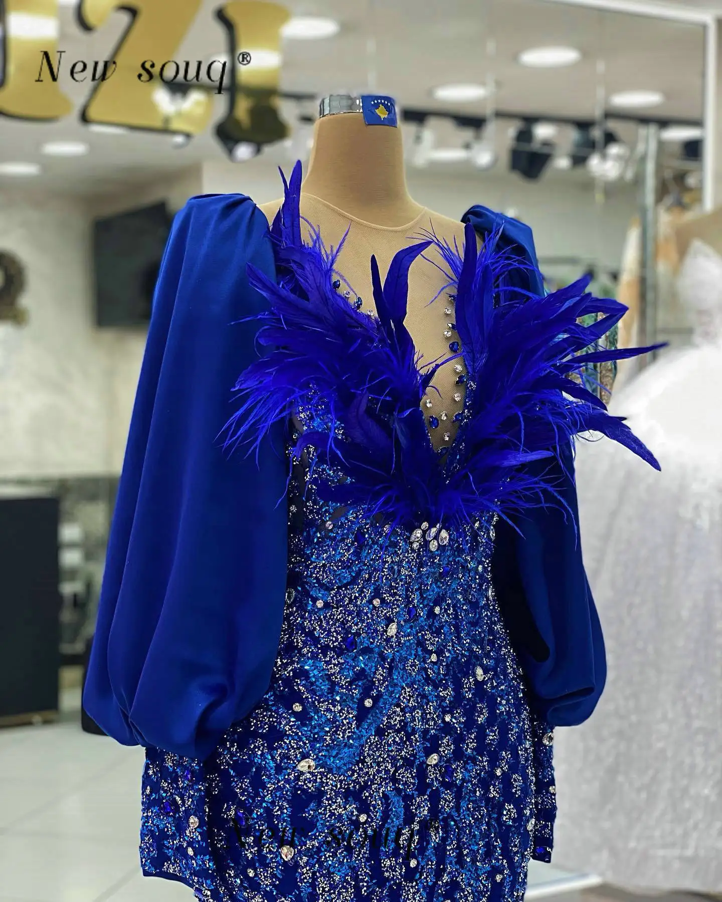 Vestidos de noche de sirena azul real con plumas de Dubái, mangas largas hinchadas, vestidos de fiesta formales de ceremonia con lentejuelas brillantes a la moda