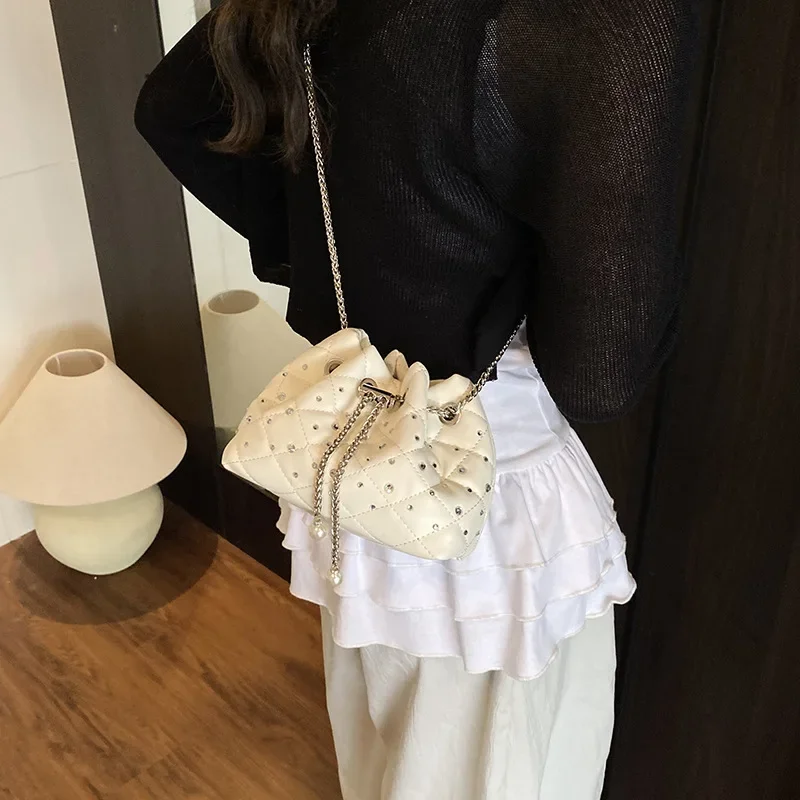 

2025 New Women Bag Trendy Quilted Chain Crossbody Bucket Purse Fashion Shoulder Handbag Stylish Top Handle Bag for Ladies