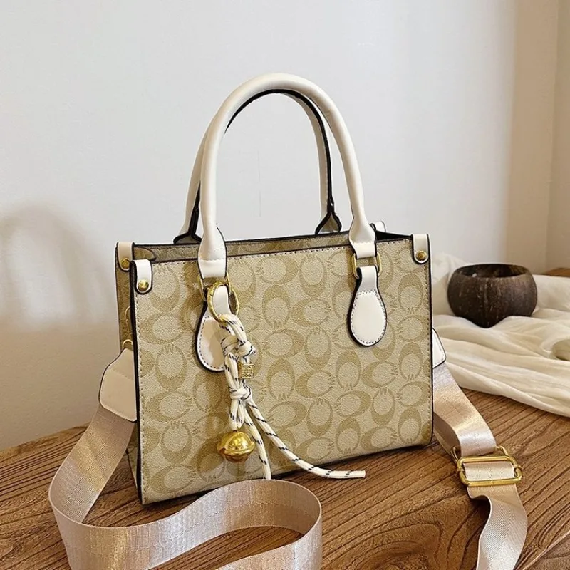 Luxury Must-Have Tote Designer Diaper Bag Women Fashionable Large Capacity Elegant Leather Crossbody Handbag For Every Mom