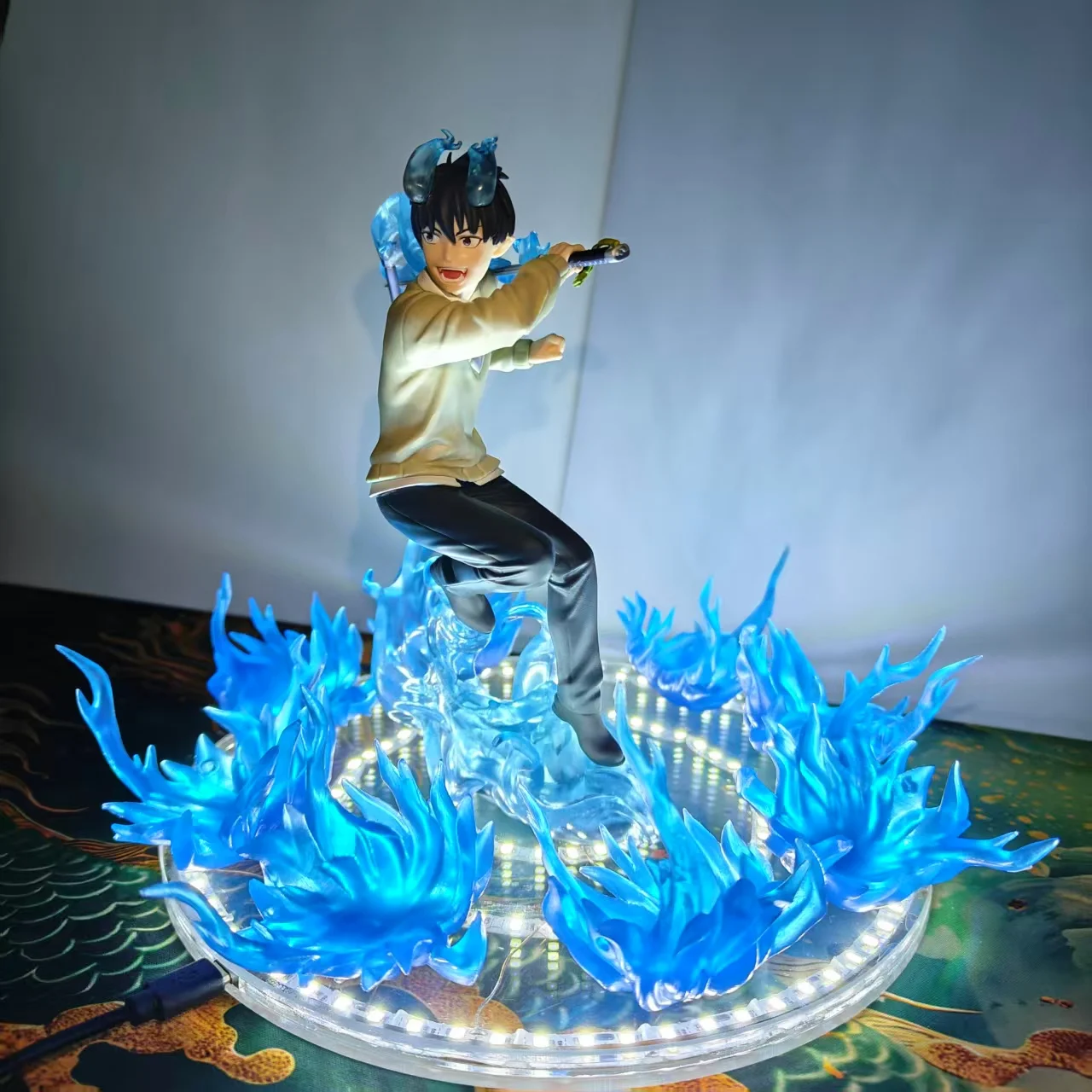 Ao geen Exorcist Anime Okumura Rin Vlammen van Satan Blauw DIY Model Beeldje Actiefiguren & Basis & Lamp Collectie Decoratie