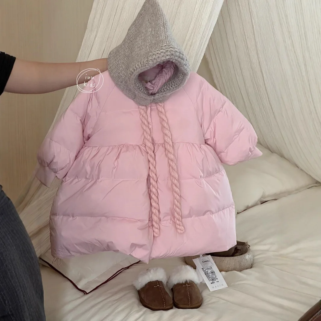 سترة نسائية قطنية على الطراز الأجنبي للفتيات والشتاء للأطفال الصغار في سترة الشتاء الطويلة سترة قطنية للأطفال تعطي قبعة