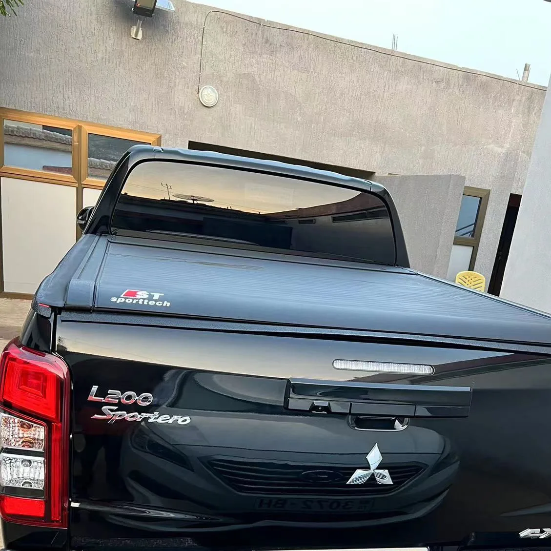 Wholesale Electric Retractable Pickup Tonneau Cover Truck Bed Roller Lid Tonneau Cover For Mitsubishi L200/Triton