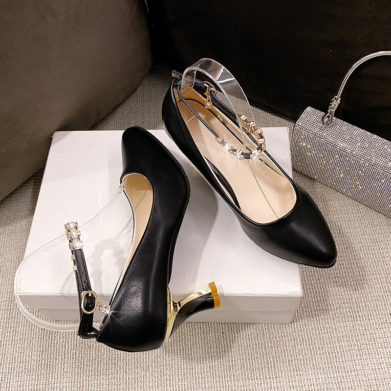 حذاء نسائي بكعب عالٍ لموسم الربيع والخريف بكعب سميك مريح حذاء نسائي أنيق بكعب عالٍ بإبزيم لطيف