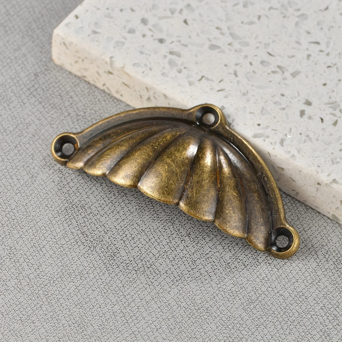 10pcs Antique Shell Shape Drawer Pulls, Metal Cabinet Handles, with Antique Metal Finish for Home Renovation and Decor