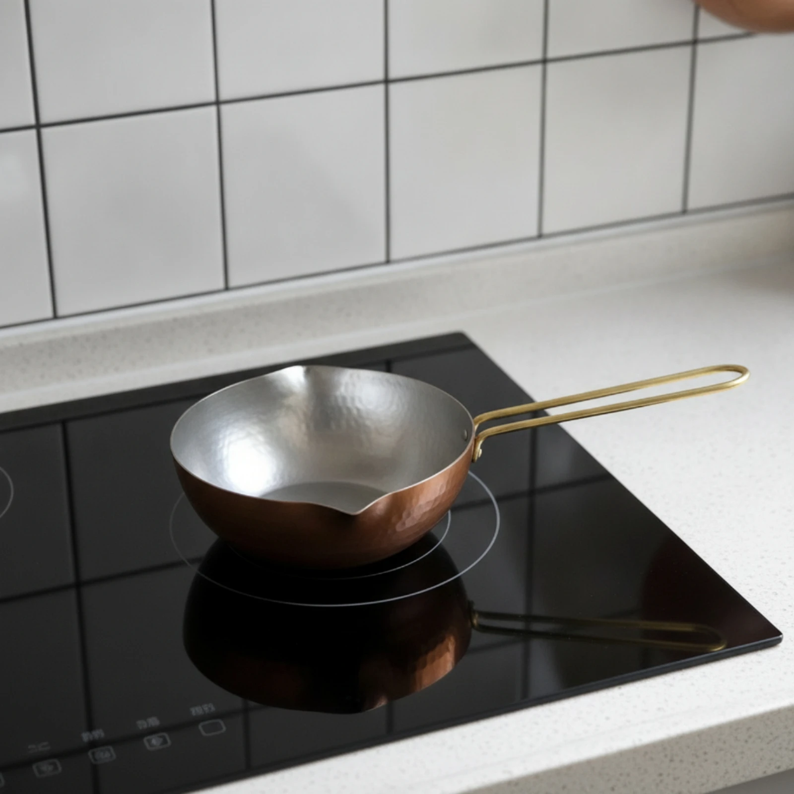 Milk Pan with Spout Hand-Hammered Melting Pot with Pouring Spout Melting Pot Copper-Colored Saucepan with Pour Spouts