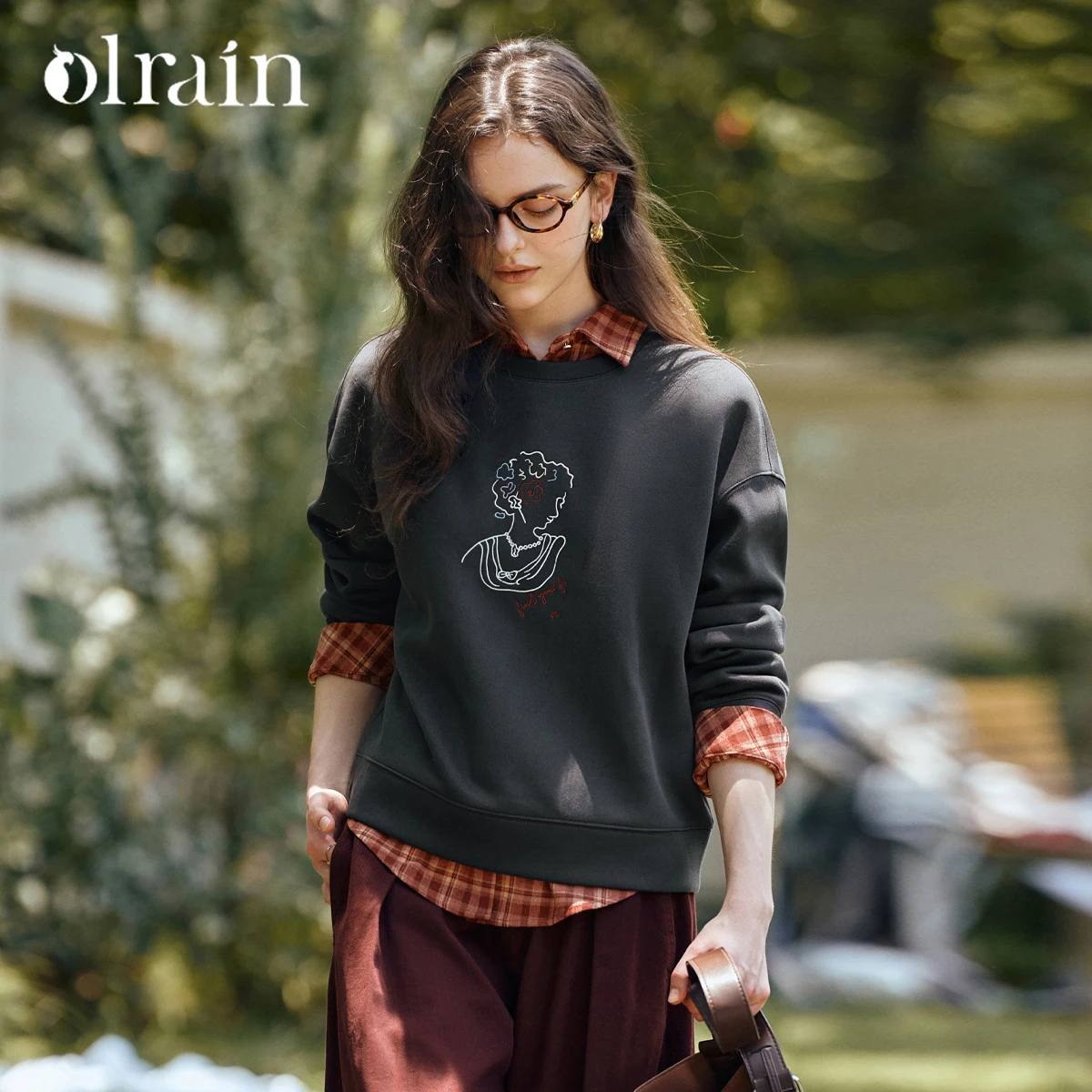 

OLrain Women Sweatshirts O-neck Embroidery Design Loose Long Sleeve Pullovers Solid Tops Autumn 2025 Casual Clothes O57QR000850