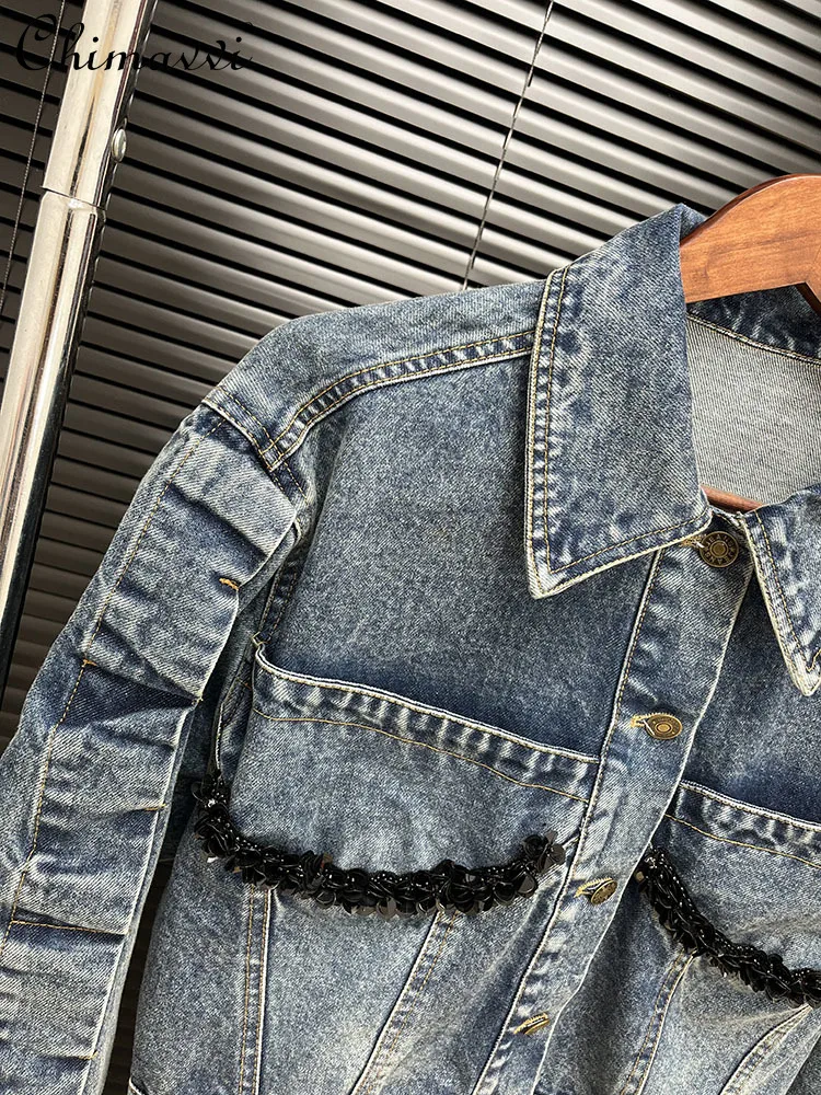 ヨーロッパスパンコールプリーツスリーブレトロウォッシュデニムジャケット女性の 2025 春のファッション機関車長袖エレガントなジャケットトップ
