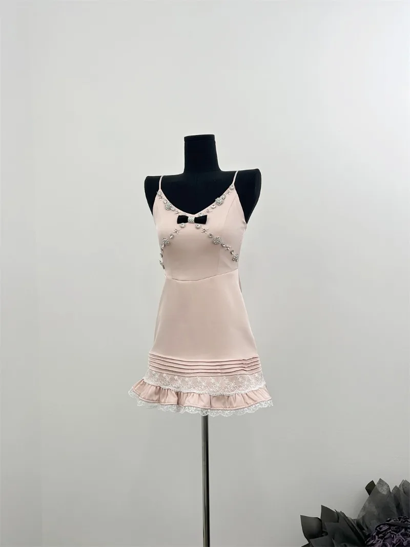 Słodki gorąca dziewczyna różowy satynowy kryształ górski sukienka na ramiączkach damski letni dekolt w szpic Slim Fit koronkowa krótka sukienka ubrania damskie