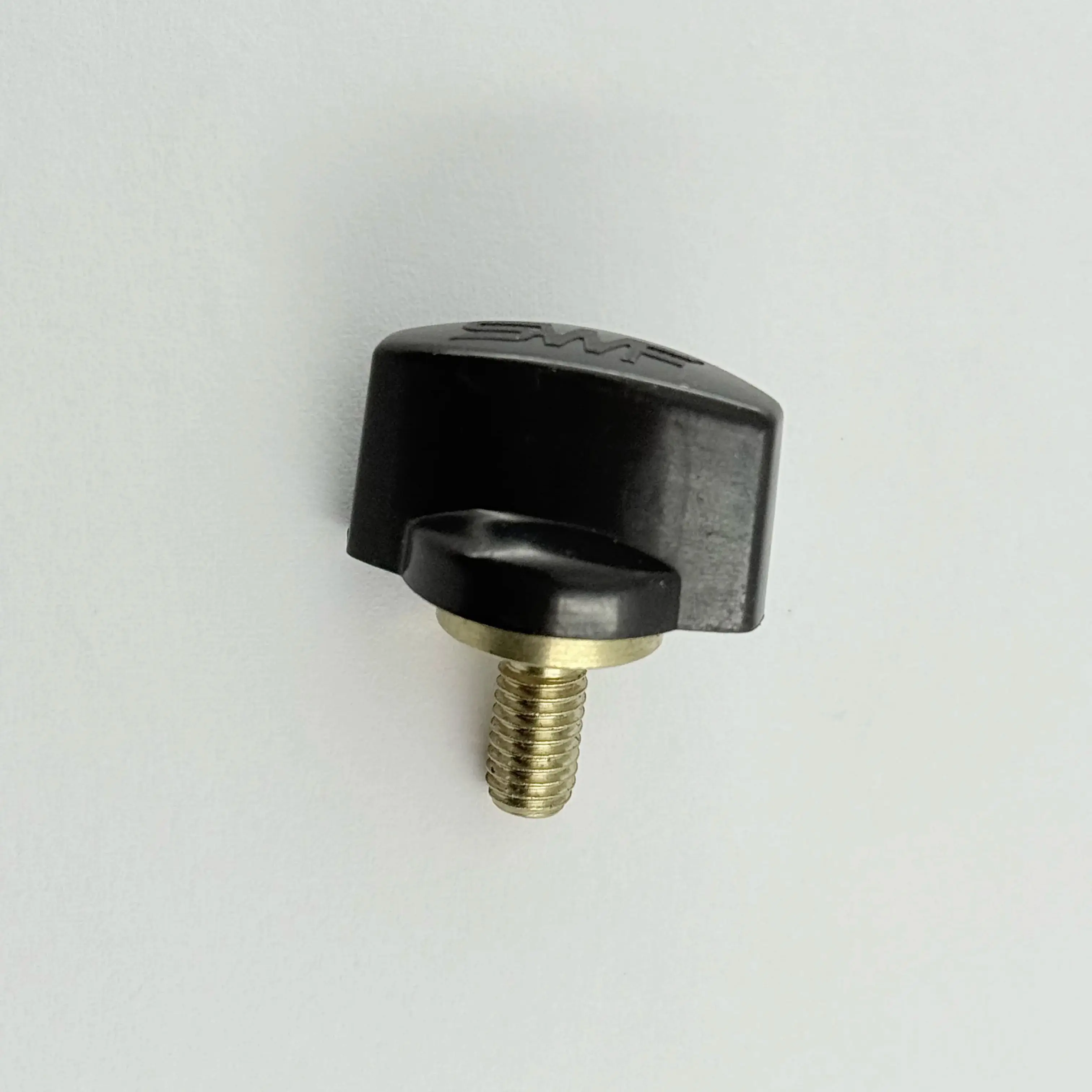 SC-000414-01 La vis de fixation tubulaire de 5 mm pour machine à broder SWF – Analyse complète et recommandation pratique