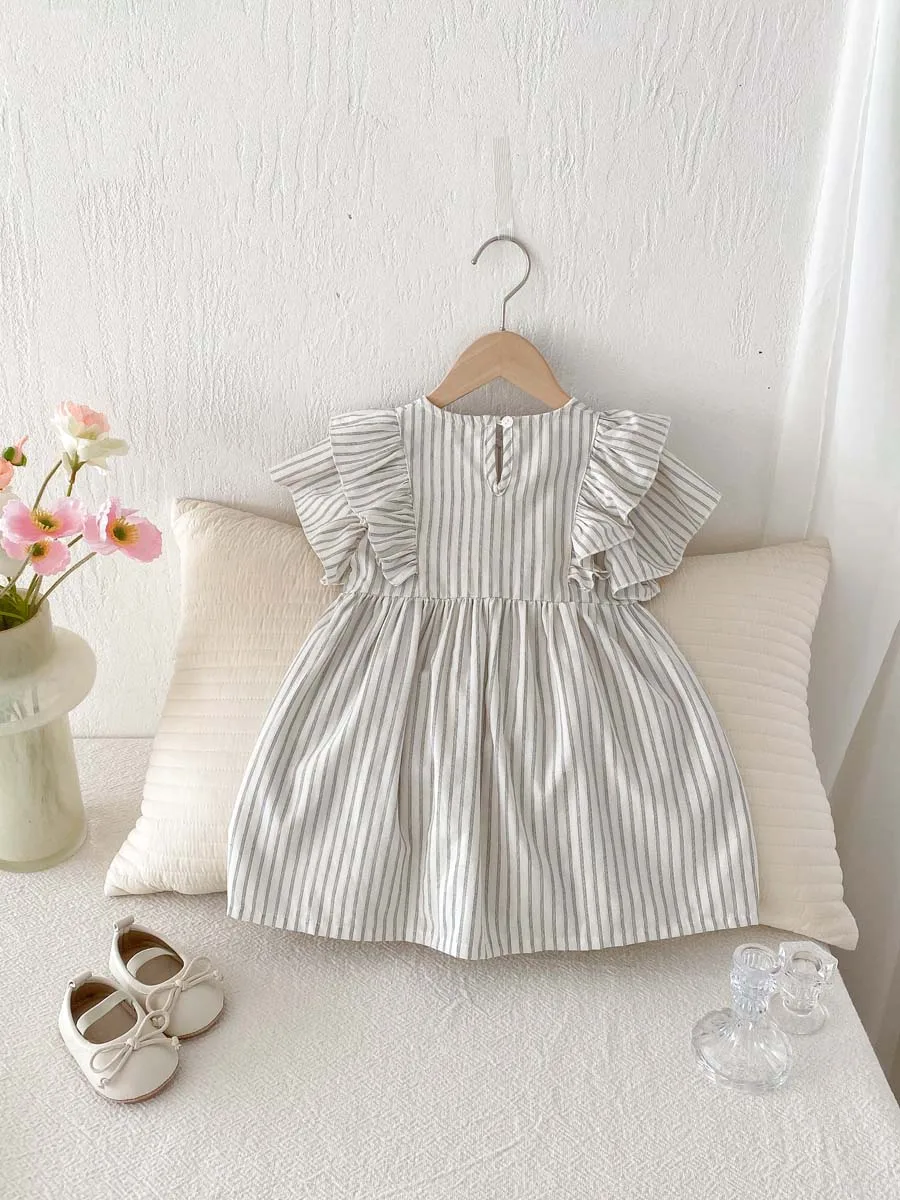 Summer girls college style striped bow fly sleeve dress, girls fashion dress, very suitable for going out to wear