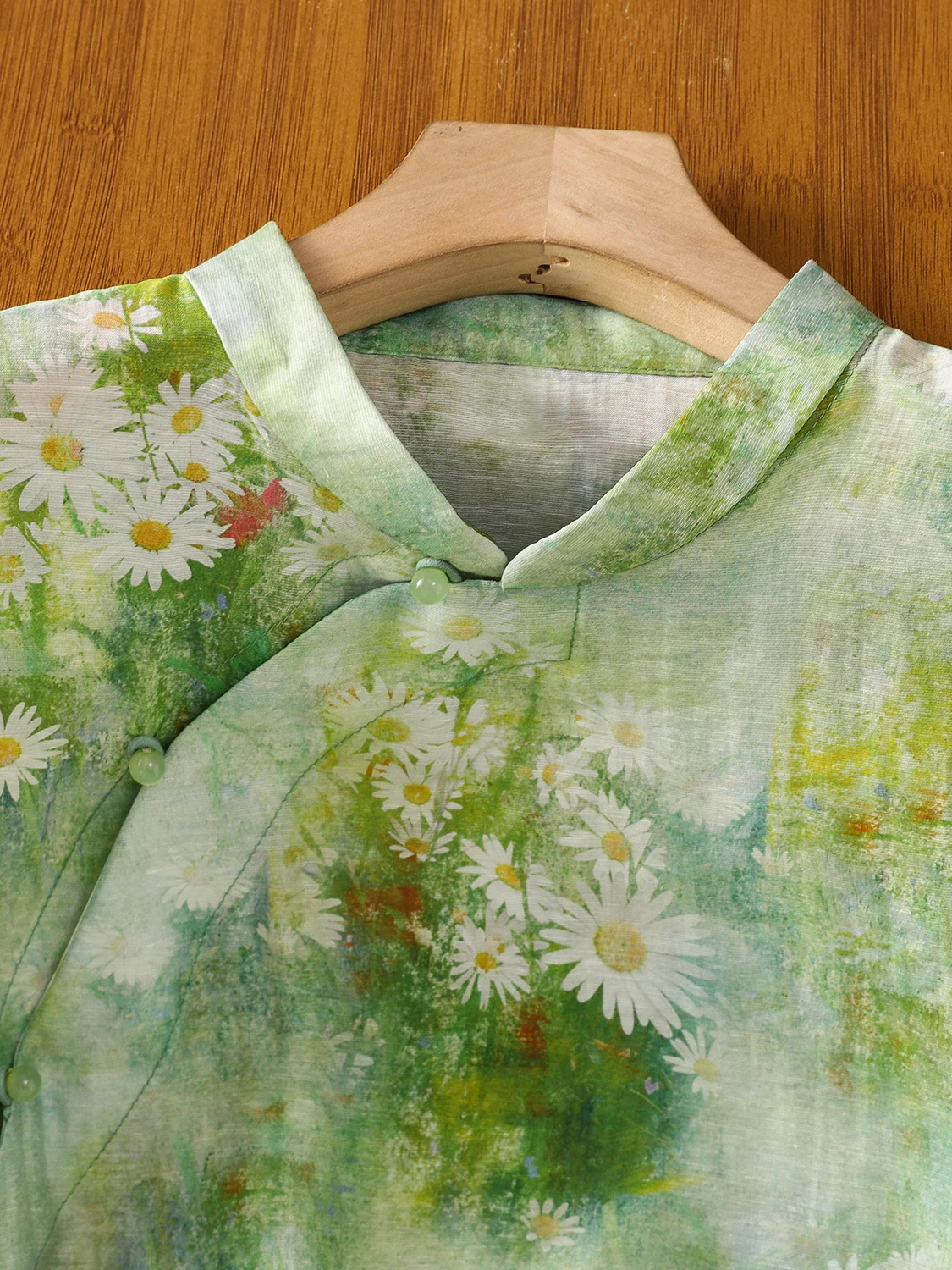 

Новый китайский женский топ больших размеров из шелка, цветной воротник-стойка на пуговицах, повседневный летний топ, художественный свободный крой