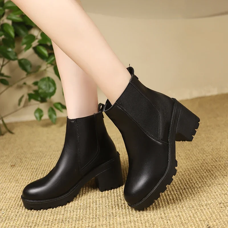 2024 Winter High Quality Women's Boots Round Toe Fashion Solid Color Short Tube Large Size Medium Heel Women's Fashion Boots