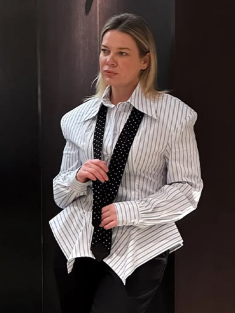 Camisa Casual a Rayas con Peplum y Dobladillo Asimétrico, Top Cómodo de Manga Larga con Solapa y Hombros Acolchados, Nueva Colección 2026 de Ropa de Mujer Estilo High Street