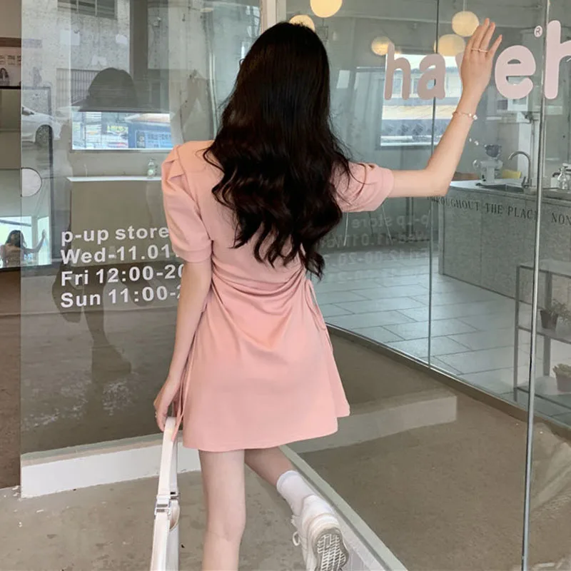 เสื้อยืดสีชมพูกระโปรงโปโลคอปกแขนฟองชุดฤดูร้อนสายรัดเอวกระชับสัดส่วน A-Line กระโปรงสั้น