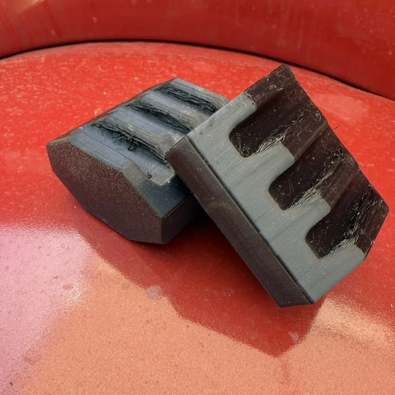 2PCS Upper Engine Hood Guide Brackets for Peterbilt 388 and 389 Trucks Hood Locating Guide Support Cushion Replacement Parts