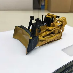 DM Diecast 1:125 Scale Cat D11T Crawler Bulldozer Alloy Construction Truck Forklift Model Collection Souvenir Dispaly 85538