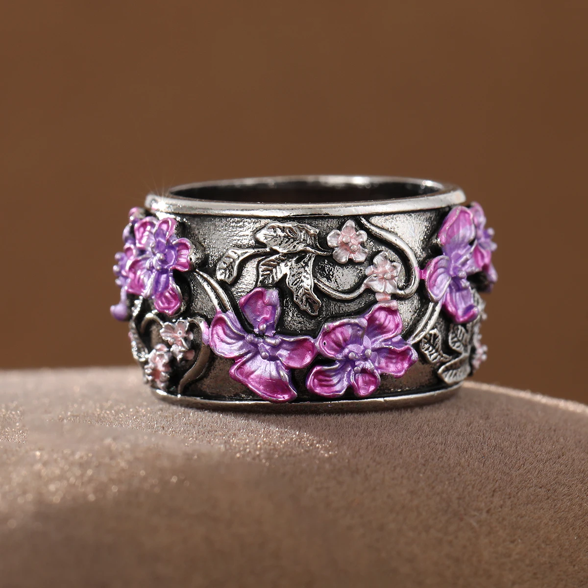Vintage Relief Floral Distressed Copper Jewelry Ring for Ladies, Suitable for Ethnic Style Party, Casual or Daily Wear Accessory
