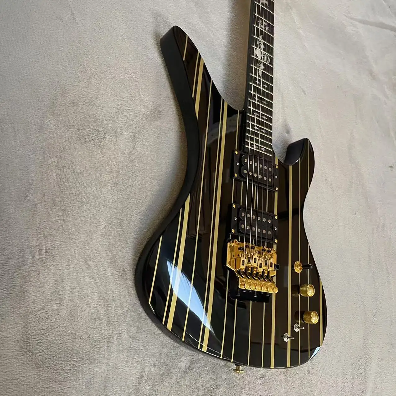 Electric Guitar 6-Chord Alien Style Electric Guitar, Black Body with Yellow Stripes, Factory Realistic Shipping Picture, Order a