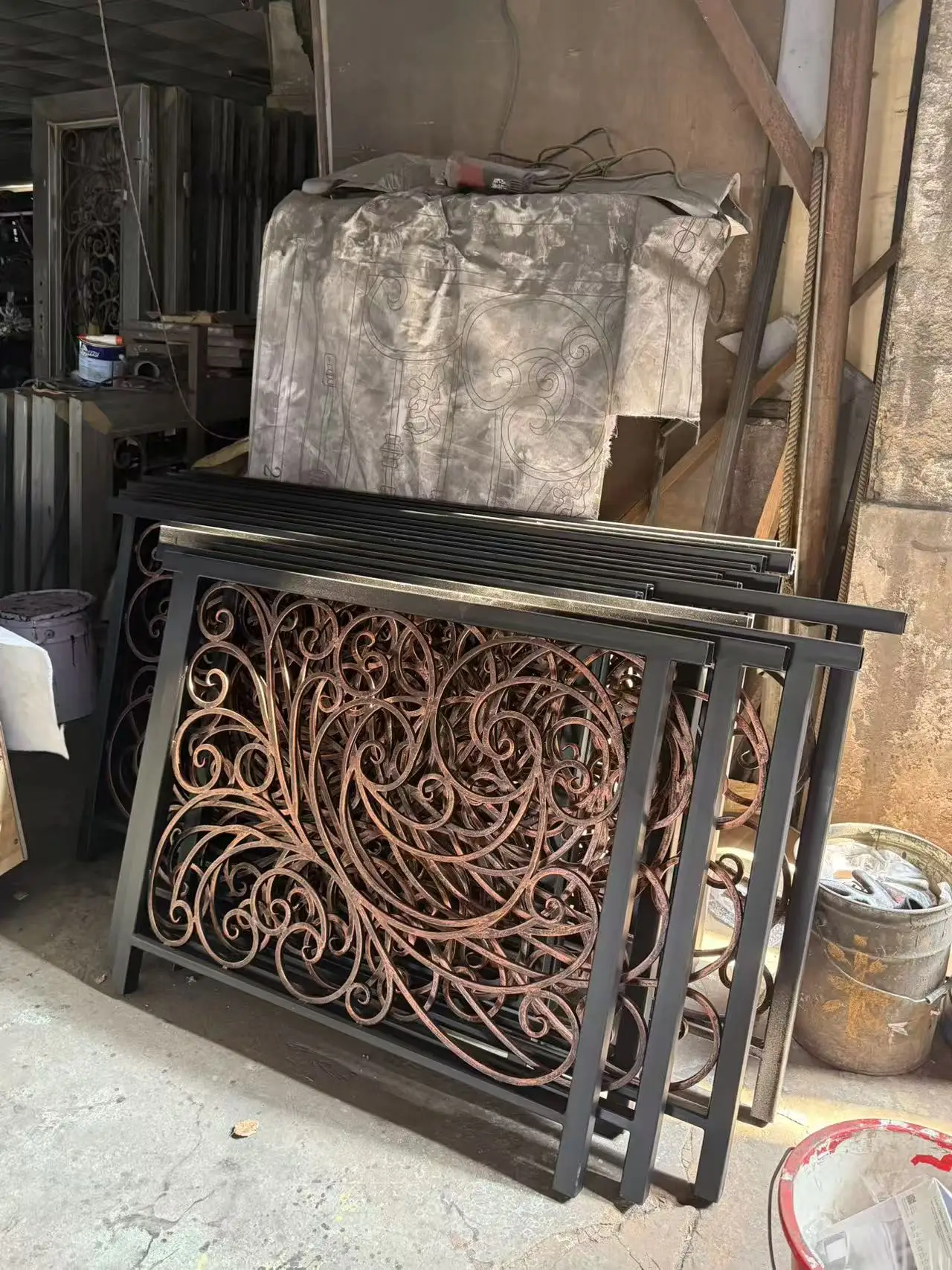 Home Decorative Curved Double Garden Iron Gate Door Design