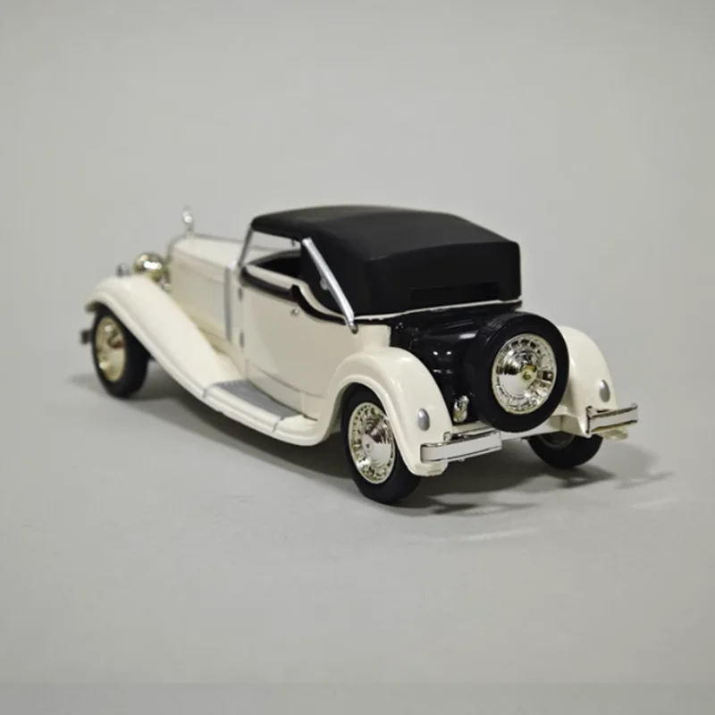 Diecast Original 1:43 Scale Bugatti 1936 Vintage Classic Cars Royle Simulation Alloy Car Model Static Collectible Gift Souvenir