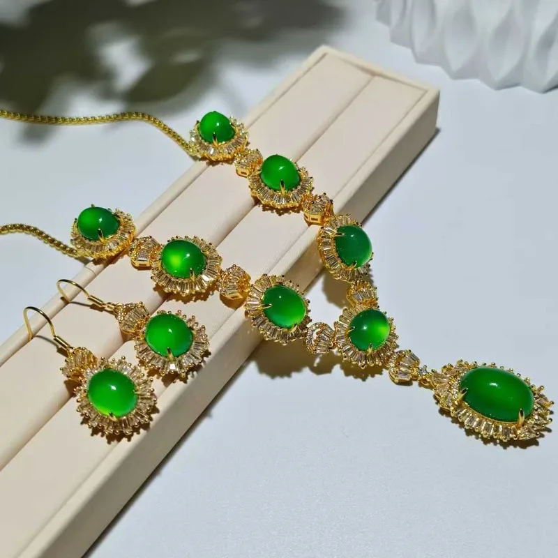 

Classic Retro Exquisite Necklace Set, Suitable for Daily Wear and Accessories