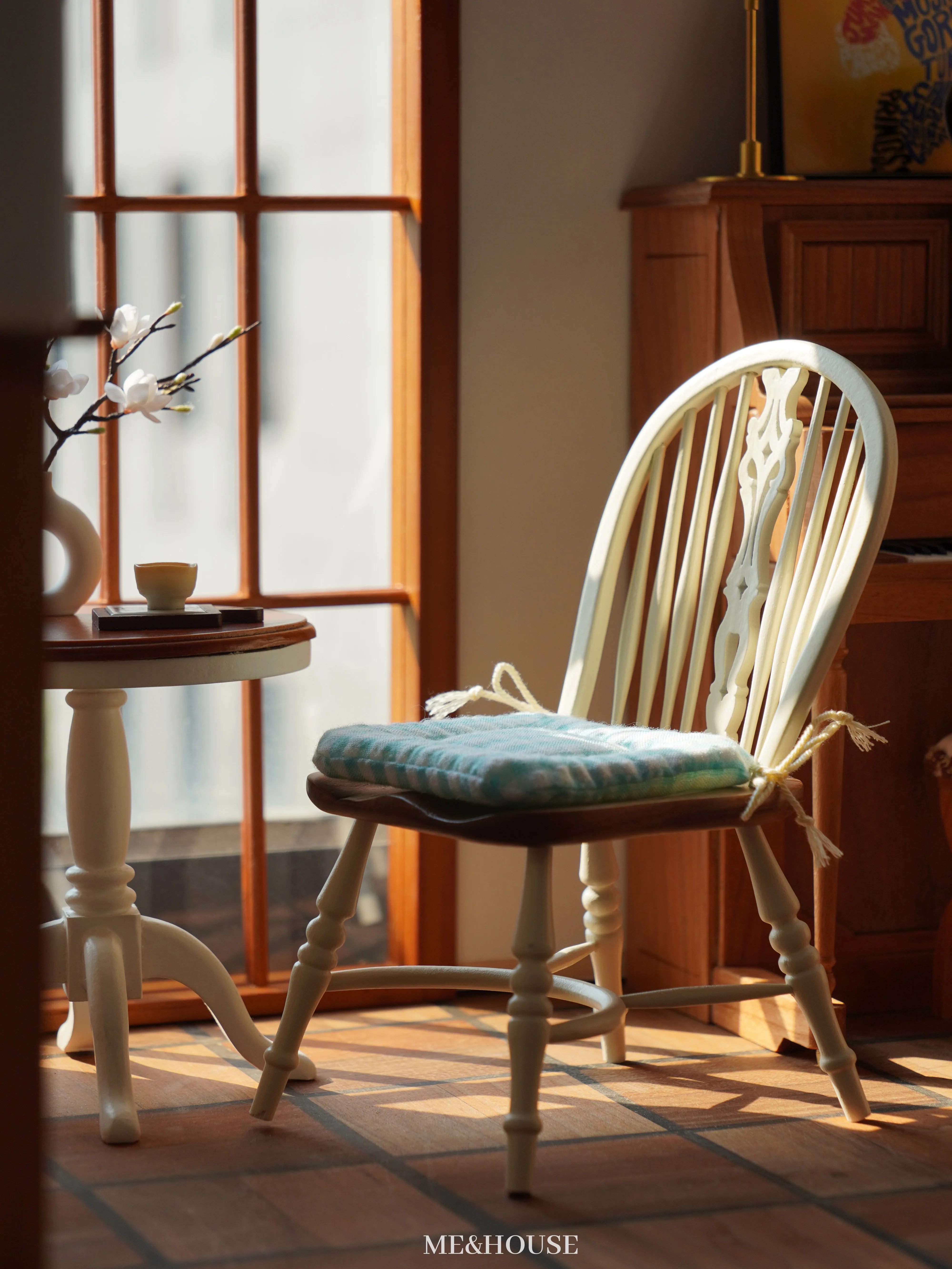 1/6  Dollhouse study Room Accessories  Mini Furniture Vintage Windsor chairs/armchairs/desks and chairs