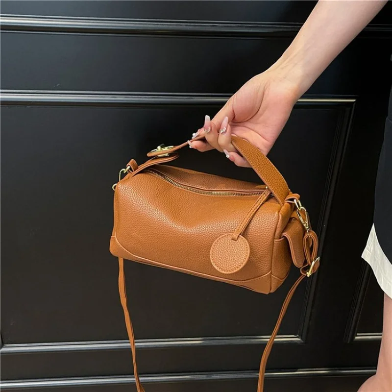 

Elegant Flap Bag With Push Lock For Ladies With Secure Closure And Smooth Premium Leather
