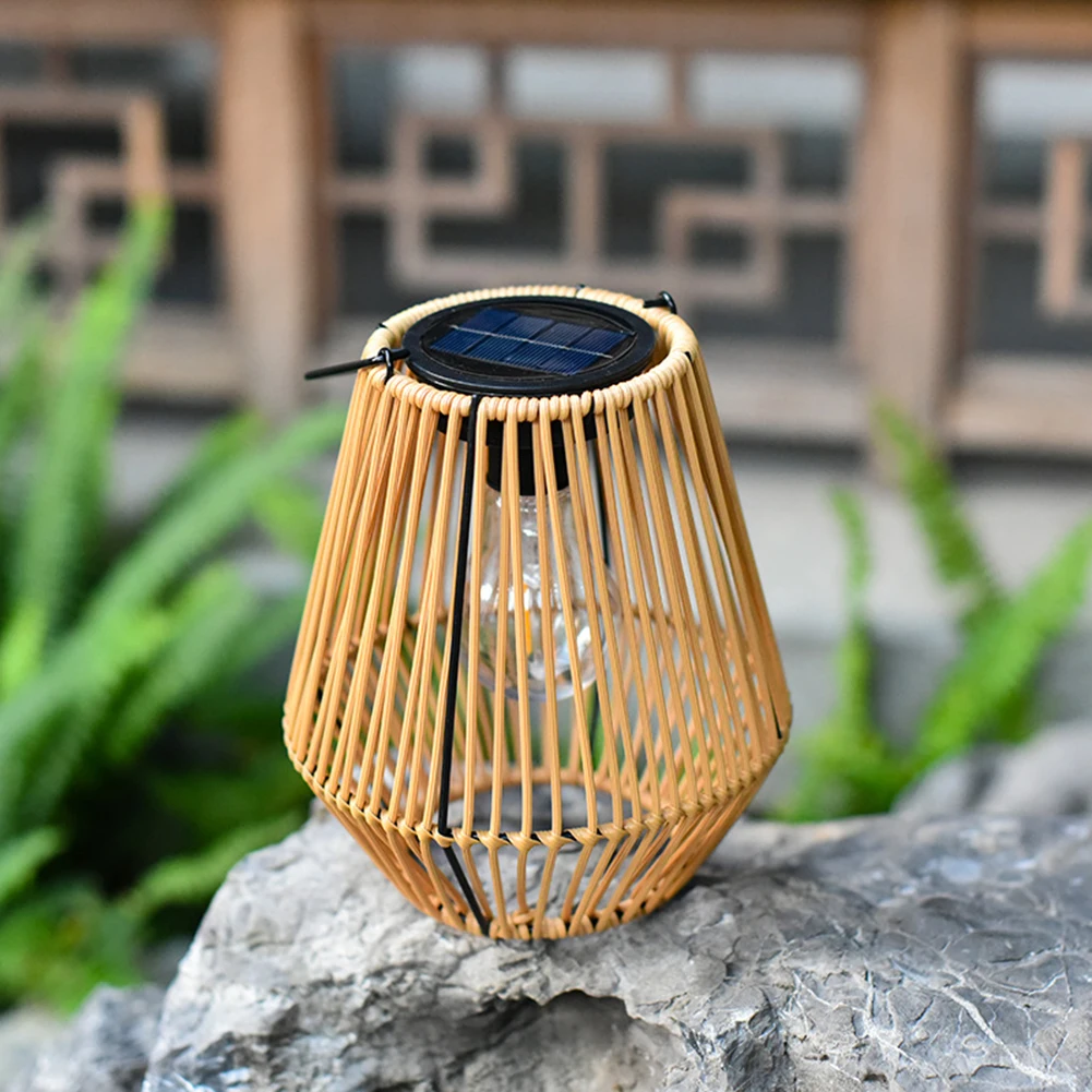 Rattan-Solarlaterne, IP65, wasserdicht, zum Aufhängen/Stehen, solarbetriebenes dekoratives Licht mit Griff für Garten, Terrasse, Innenhof, Rasen
