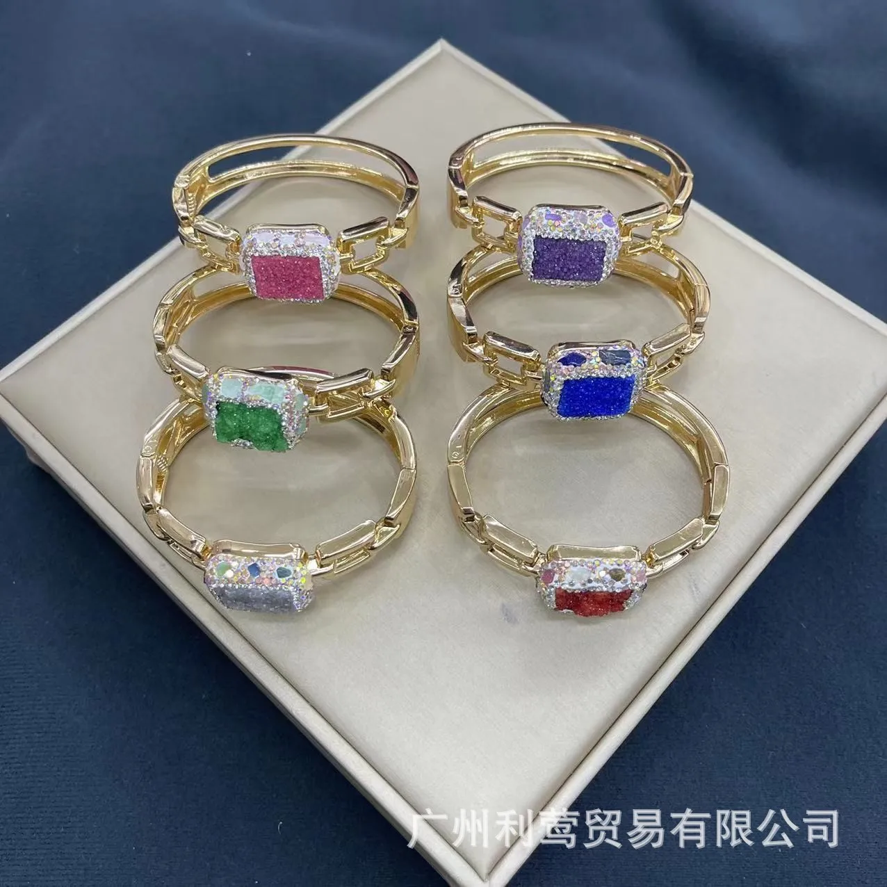 

Natural crystal tooth bracelet, French niche personalized high-end inlaid Czech amethyst color-preserving electroplated jewelry