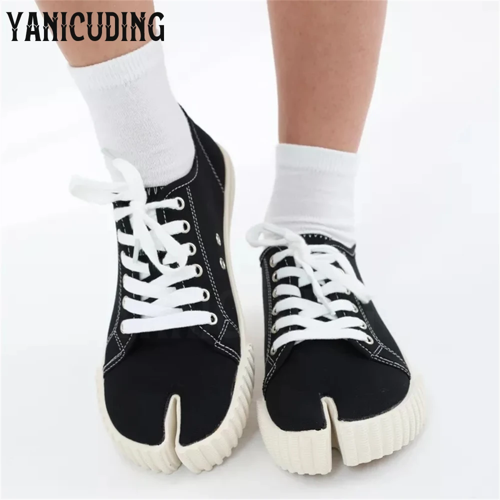 

Black Split-Toe Canvas Shoes Lace-Up Casual Shoes Comfortable Flat Shoes Rubber Sole Skate Shoes Designer Style Novelty Sneakers