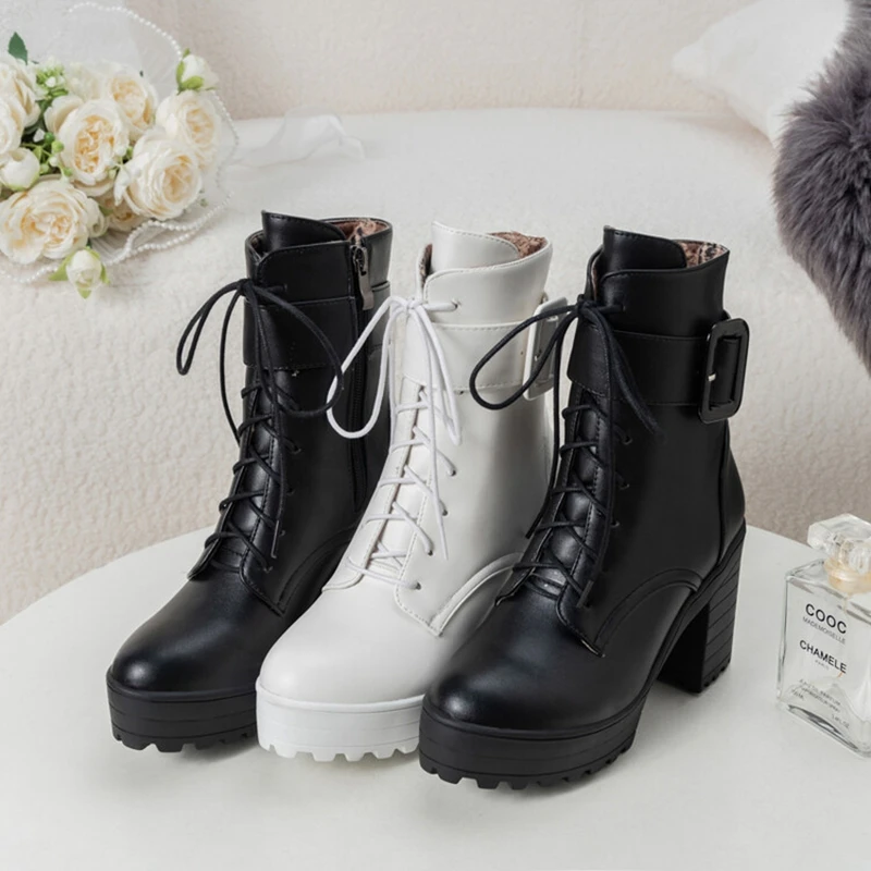 ASILETO ใหม่รถจักรยานยนต์ข้อเท้า BootsBuckles Zip รอบ Toe 9 ซม.ส้น Lace Up สีขาวสีดําขนาดใหญ่ขนาด 42 43 US12 แฟชั่น Cool