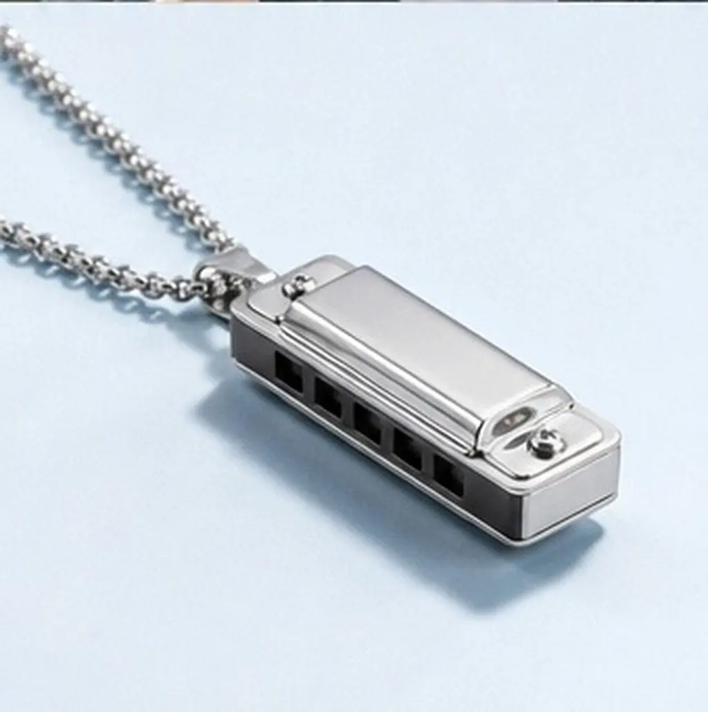 Music on The Go Harmonica Necklace Portable Functional Pendant Lightweight Chic Clavicle Jewelry for Hip Hop Lovers Cool