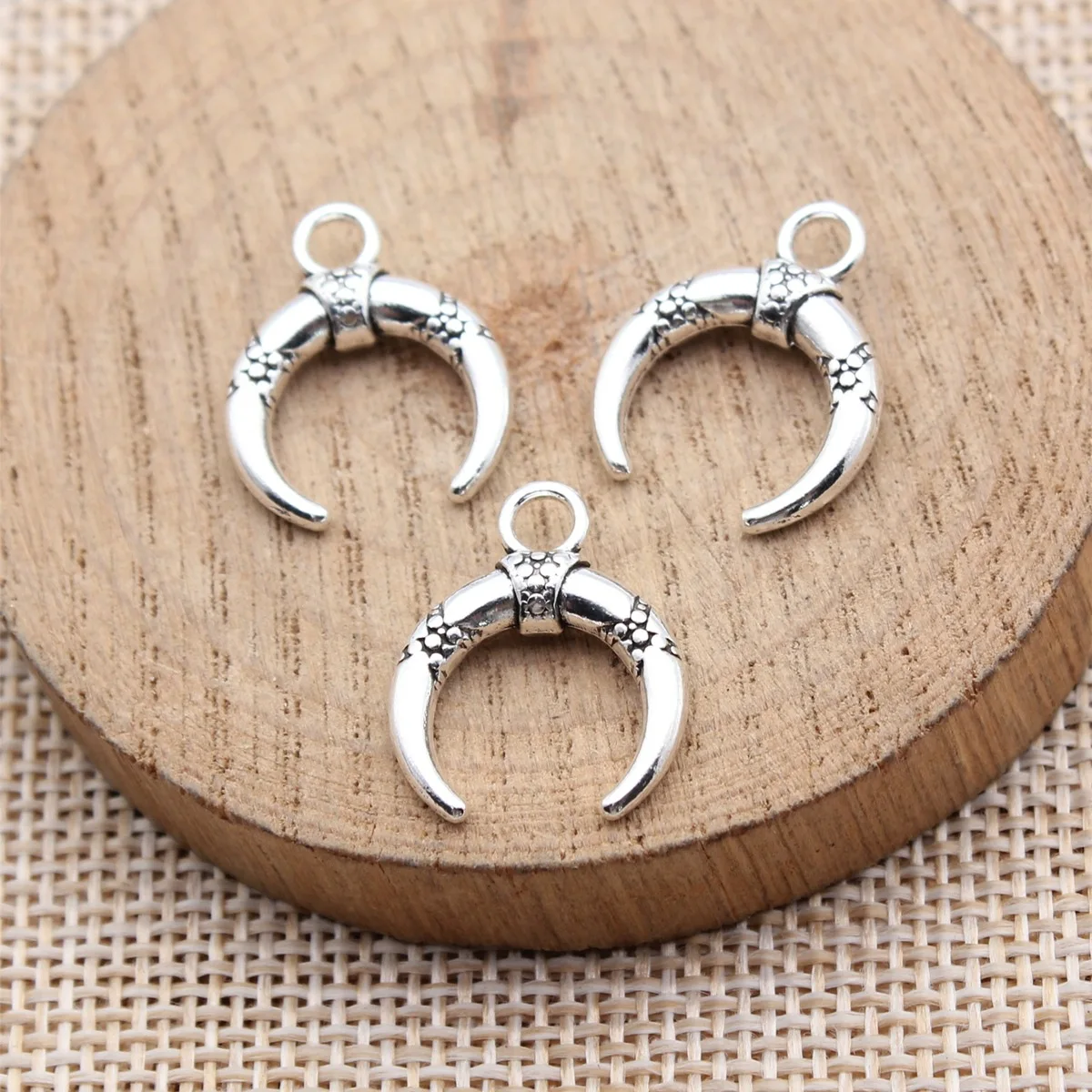 40pcs 19x16mm(0.75x0.63inch) Antique Silver Color Ox Horn Crescent Charms Pendants DIY Jewelry Making Accessories