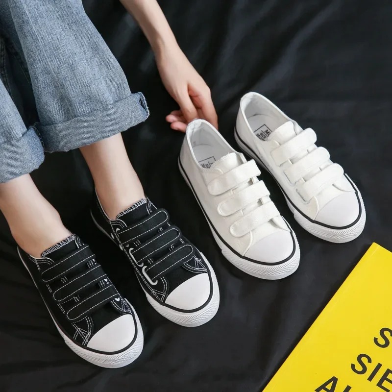 Women Canvas Flat Shoes Spring and Autumn New Fashion Canvas Vulcanized Non Slip Casual Versatile Women Black Sports Shoes