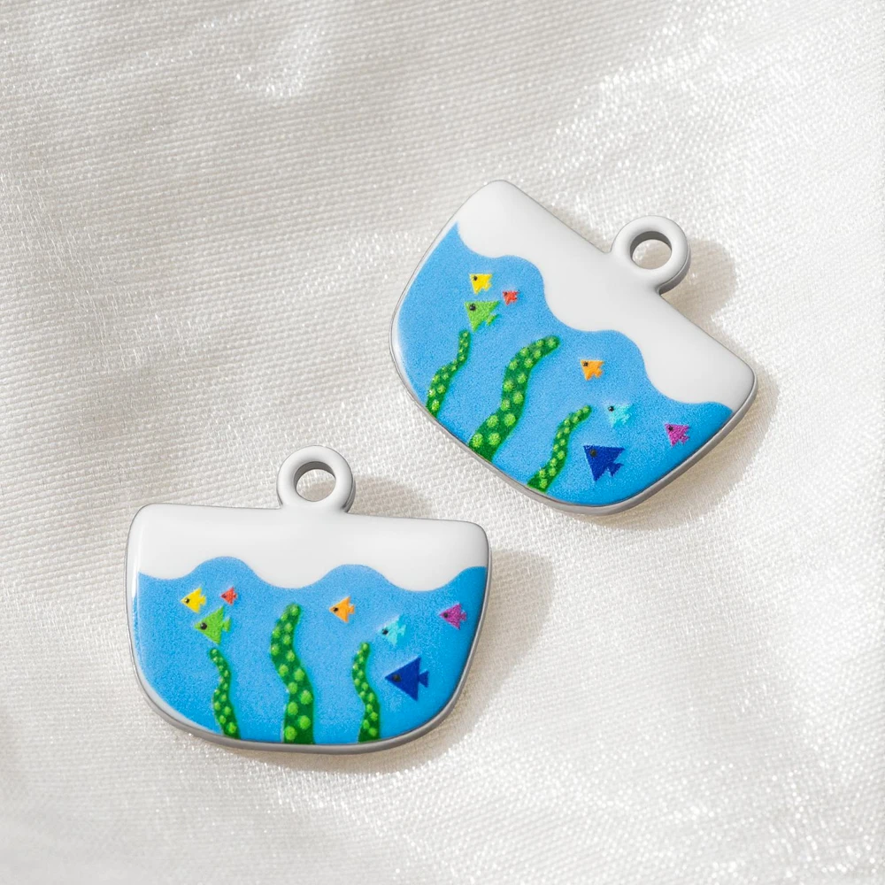 5 Stück Edelstahl-Emaille-Anhänger mit handgemalten Fisch-, Schmetterlings- und Blumenmotiven für DIY-Halsketten, Ohrringe und Schmuckherstellung. – Detail 4