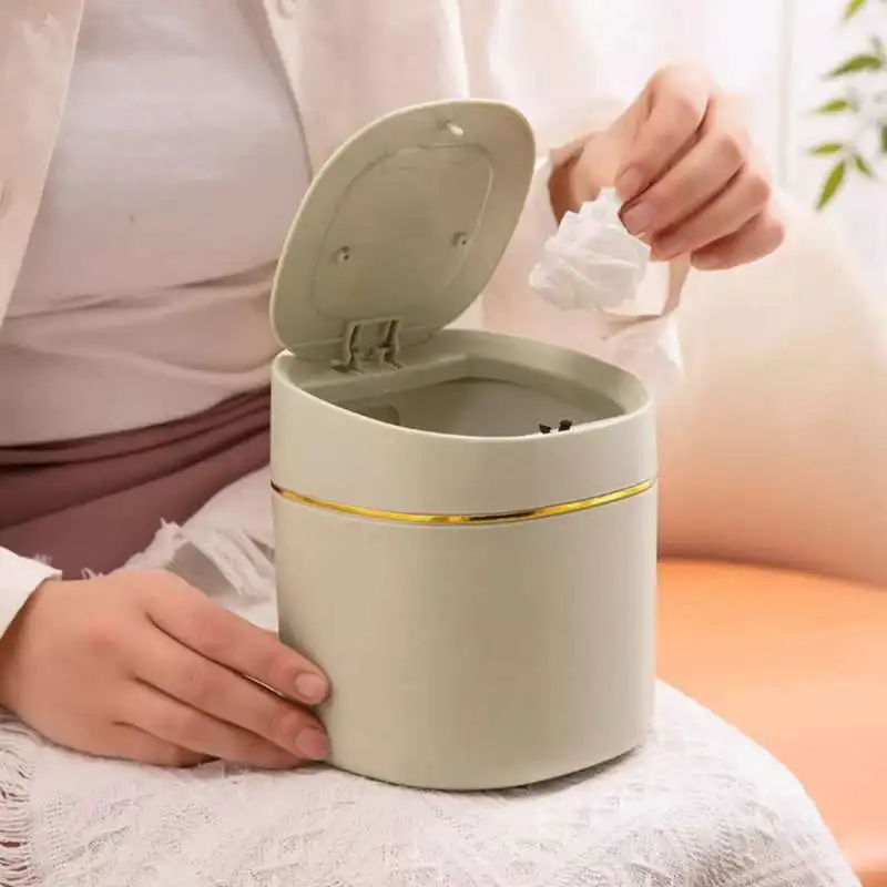 Mini Trash Cans with Lids Small Trash Cans Countertop Trash Cans Suitable for Bathrooms Offices Bedrooms Desks Plastic Dustbin