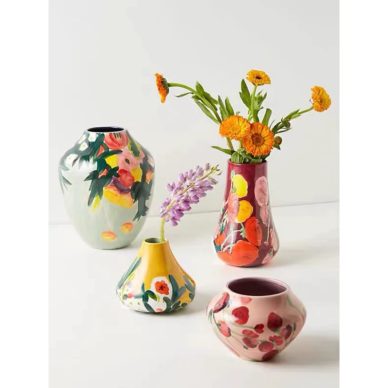 

Art Decoration Hand-Painted Ceramic Vase Nordic Minimalism Style Living Room Table Ornament Small Ceramic Vase Photographic Prop