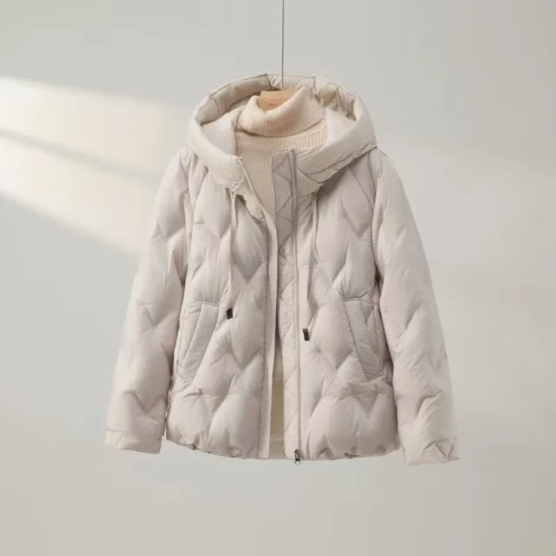 المرأة قصيرة أسفل سترة 2025 شتاء جديد وصول المألوف سميكة المتضخم مقنعين معطف منتفخ ملابس خارجية دافئة العصرية