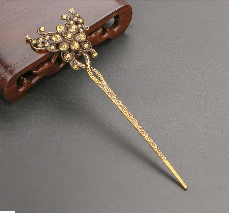 

New Brass Copper Cigarette Cigar Needle Knife Drill Creative Butterfly Hairpins