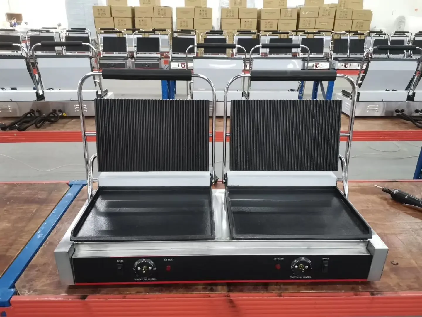 Linkrich Venta caliente comercial de hierro fundido único eléctrico no pegajoso Panini Sandwich Maker Grill parrillas de contacto precio de fábrica