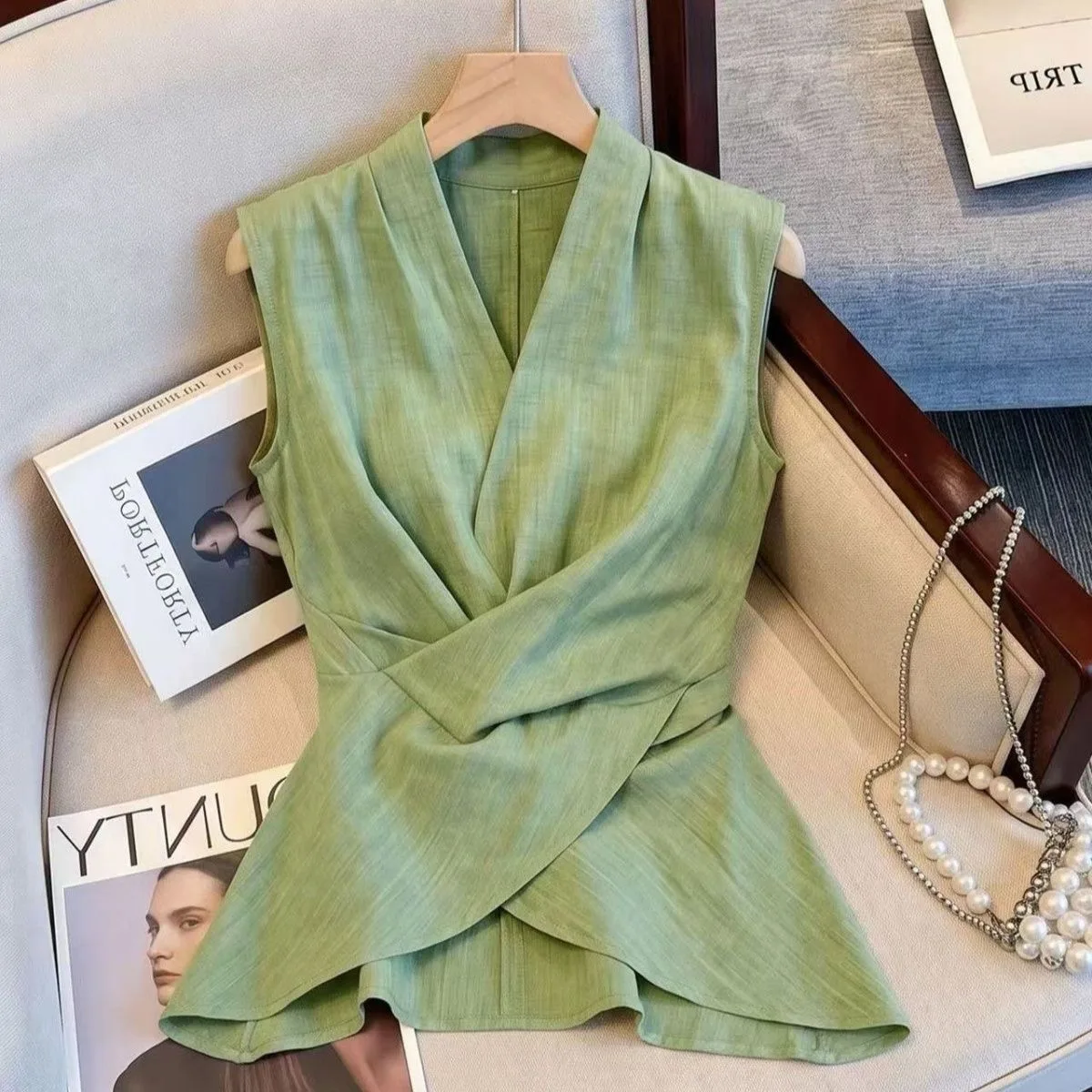 Elegant V-neck Waist-cinching Sleeveless Top Women's plus Size Shirt Green Slimming Summer New Style Fashionable Casual Wear