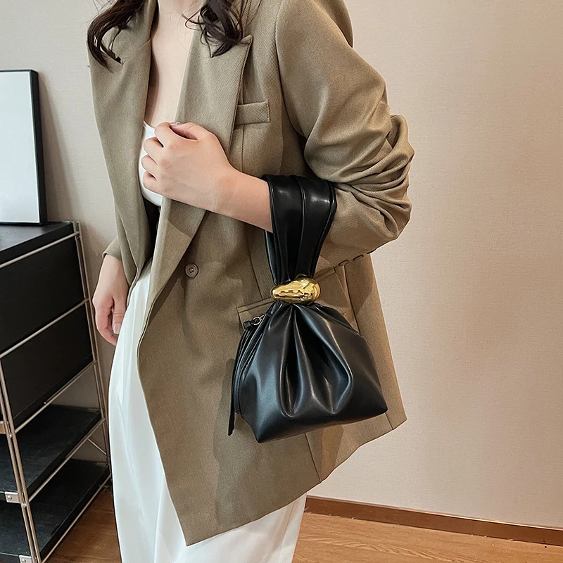 Design Mini PU Leather Dumpling Niche Clutch Bags for Women Fashion Knotted Female Retro Shoulder Bag Wrist Handbags and Purses