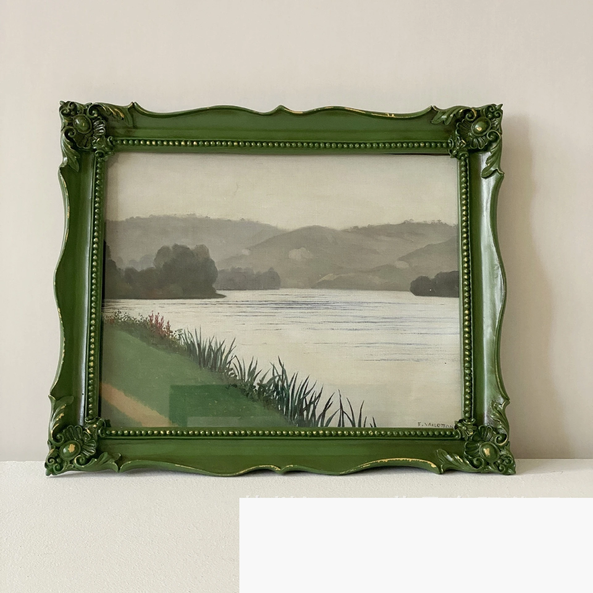 

Carved resin photo frame European retro green landscape oil painting frame French background wall combination decorative hanging