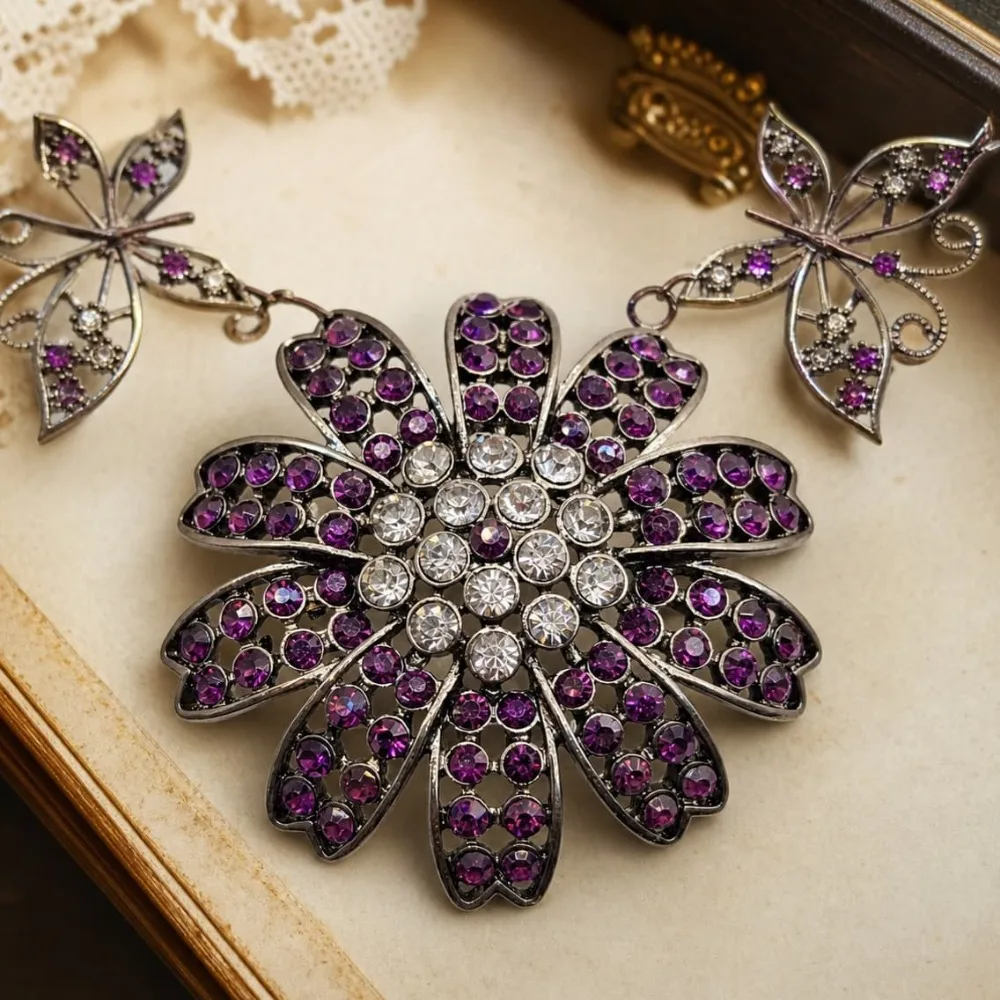 Retro Dark Gothic Style Necklace Dark Mature Colored Diamond Flower-shaped Jewelry 0370