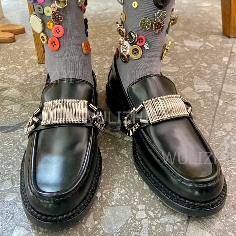 Oxford piatte con suola nera in pelle verde Pelle nera Scarpe da festa da lavoro casual con design a strisce con perline metalliche argento