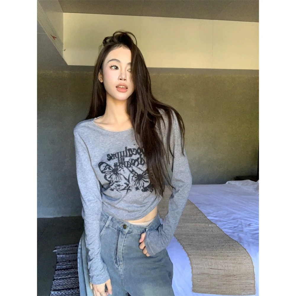 グレー蝶プリントカジュアルルーズ長袖 Tシャツ薄い春秋ファッション韓国スタイルの女性のトップトレンディなストリートウェア