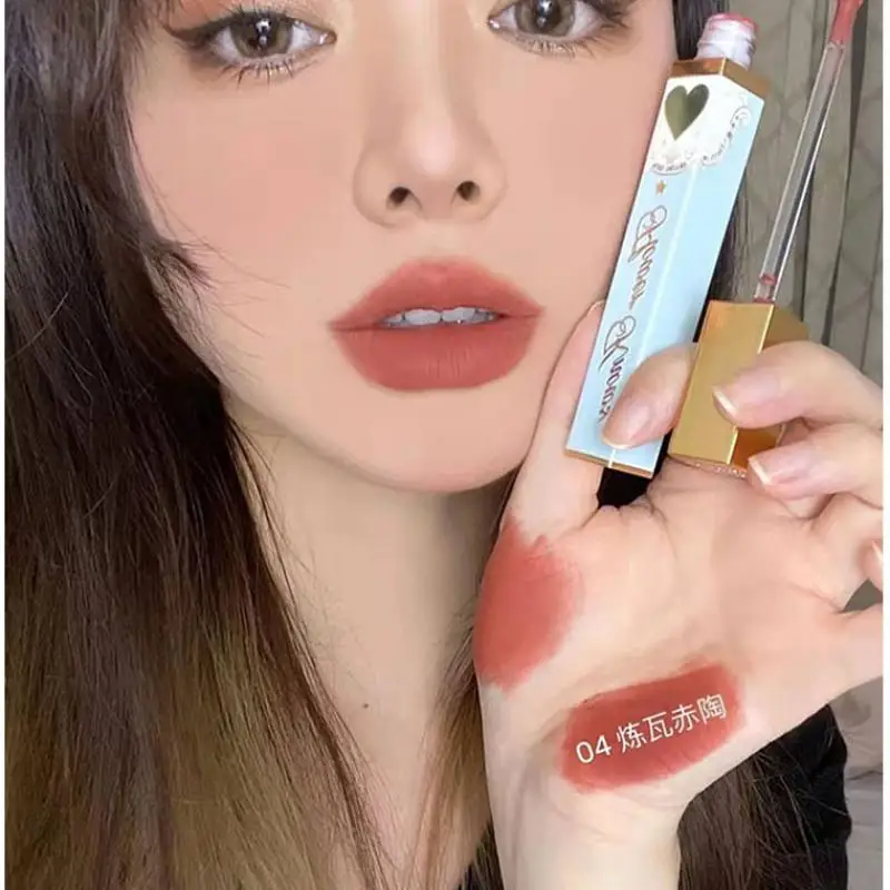 Flower Knows Circus Velvet Lip Mud Leve batom nude de longa duração