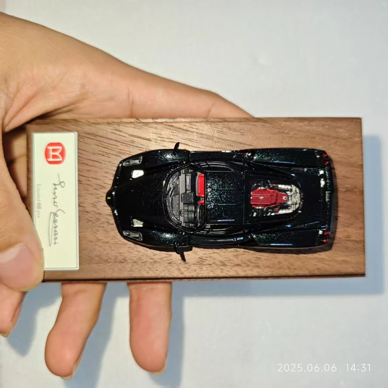 

Diecast Model Car 1/64 Ferrari Enzo Alloy Car Model LaFerrari Carbon Fiber Vehicle Gradient Color Toys for Boys Original Box