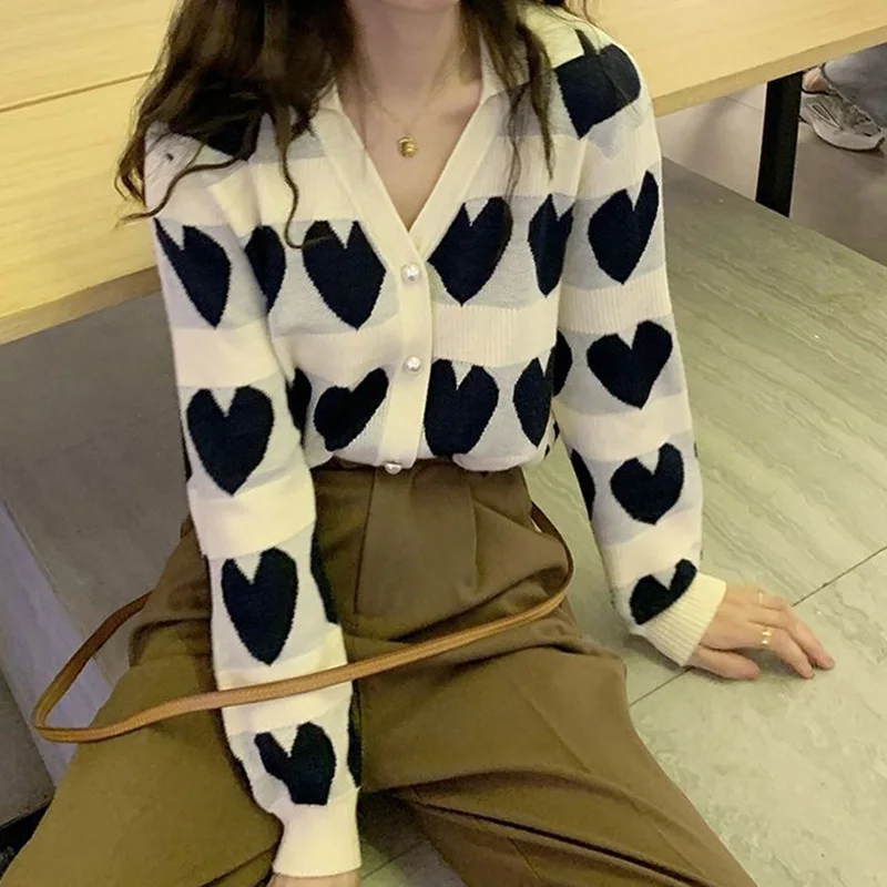 Womens Vintage Thread Modern Contrasting Peach Heart Chic Sweaters Turn-down Collar Pearl Buckle Delicate Knitted Cardigan Shirt