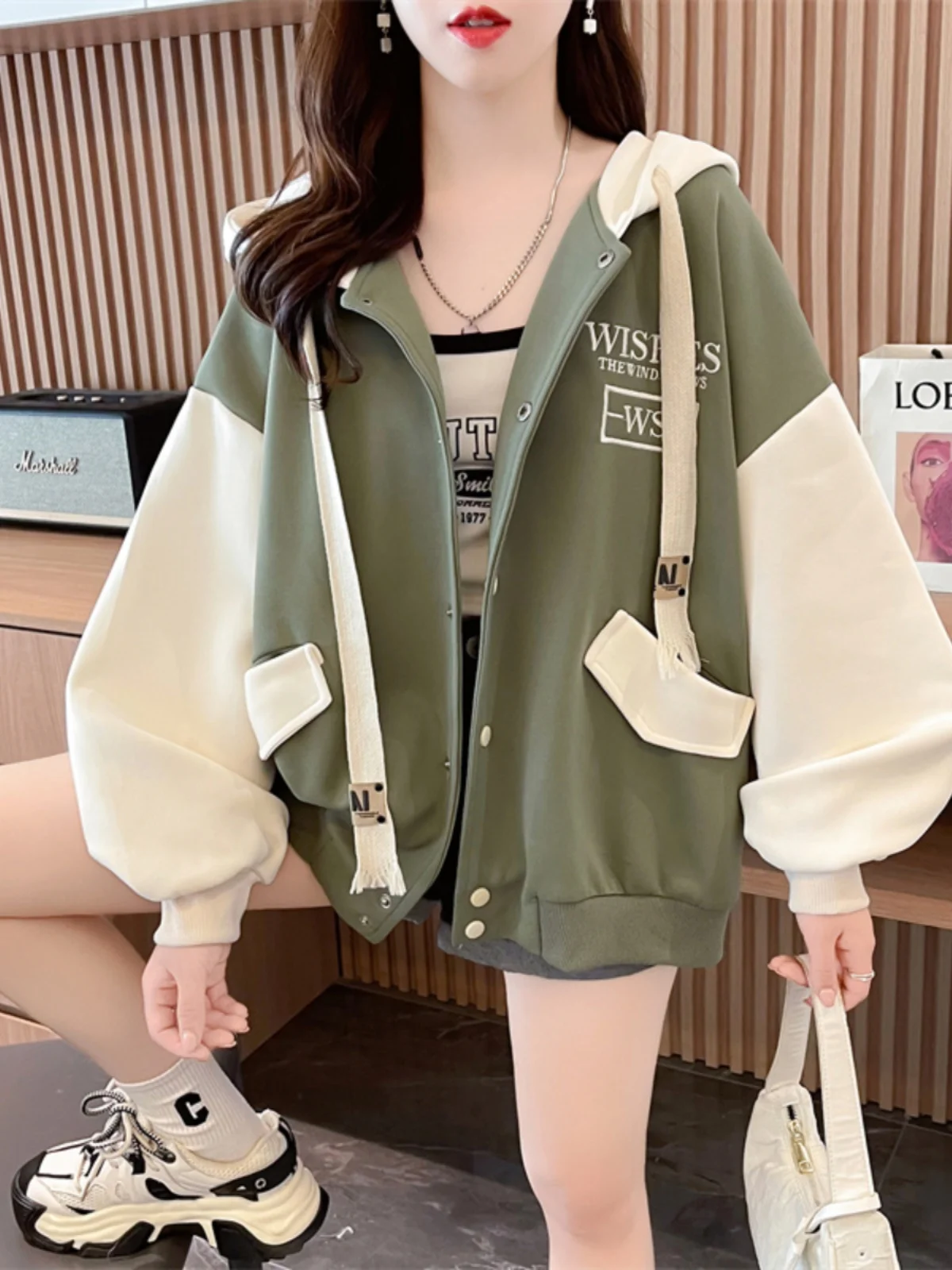 

Baseball Jackets Hip Hop Womens Summer High-Performance Placket Unique Reflective Comfortable Stretch Basic Racer British Style